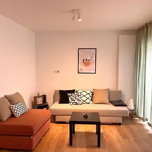 Modernes Origami Maisonette-apartment Mit Terrasse In Zentrum Apartment